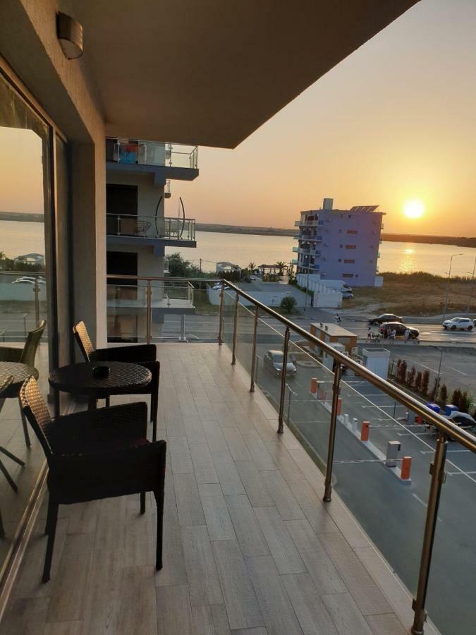 Sea Breeze Apartments Mamaia Nord De Silva Bagian luar foto